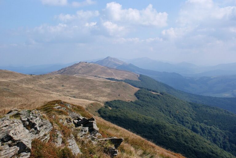 Bieszczady – co zobaczyć na końcu Polski? Spokój, połoniny i dzika natura